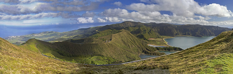 Fototapeta na wymiar Lagoa do Fogo and green valley panorama on San Miguel island