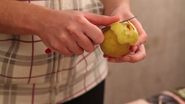 Cleaning of pears peel knife
