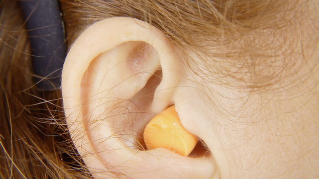 Ear plugs woman insert remove