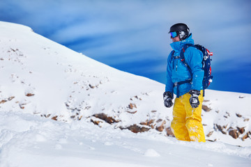 Fototapeta na wymiar Tourist in snowboard outfit