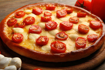 Pizza Margherita, close-up