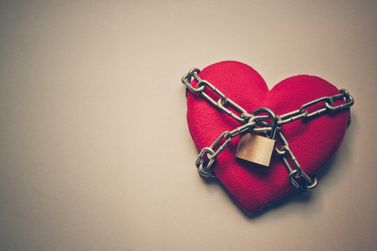  Preview
Save to a lightbox
 Find Similar Images  Share
Stock Photo:
A heart tied with chains and locks 