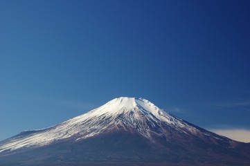 Fototapeta premium Mt.Fuji, beautiful blue sky background 青空と富士山