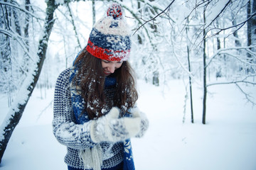 Fototapeta na wymiar Female Model winter snow outside