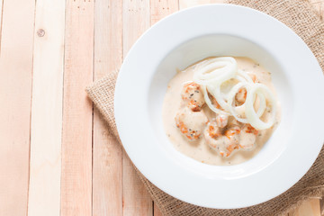 Poulet chicken with cabonara sauce.