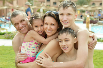 Obraz premium Family having fun near pool