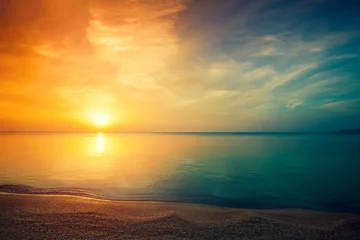 Fototapeten Sonnenaufgang über dem Meer © vvvita