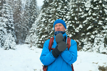 Fototapeta na wymiar Adventurer man in winter wood.