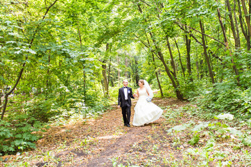 Fototapeta premium Bride and groom in the park