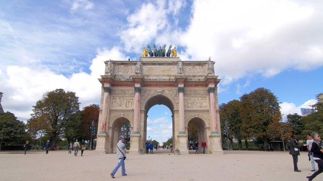 Louvre and blue sky pan