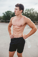Obraz premium Man showing sports figure