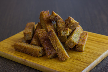 bread toast on a plate for beer