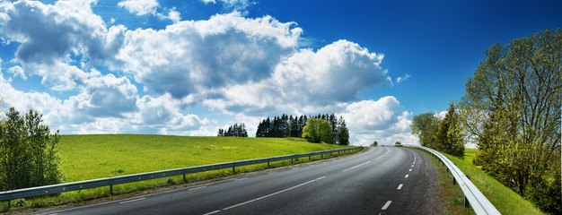 Road panorama on sunny spring day © candy1812