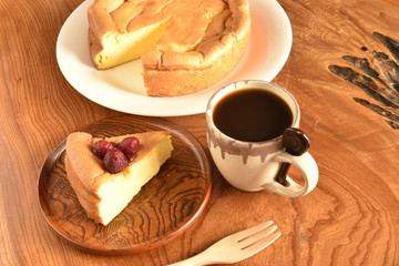 Japanese cotton cheese cake with raspberry sauce 