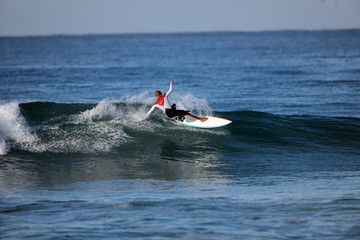 Obraz premium Surfer in der welle