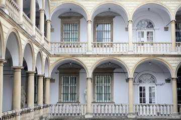 Fototapeta na wymiar Italian courtyard (Palace Kornyakta) in Lviv, Ukraine