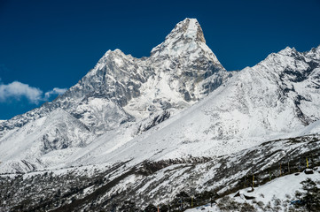 Fototapeta na wymiar Ama Dablam moutain (6814 m) in the Himalayas, Nepal