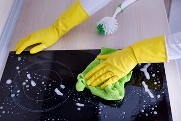 Induction hob cleaning