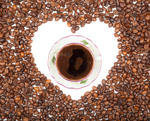 Naklejka premium Cup on the background of coffee beans