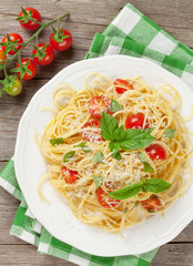 Spaghetti pasta with tomatoes and basil