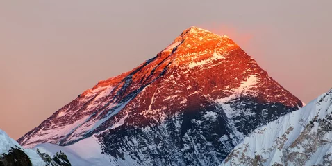 Papier Peint photo Everest Evening colored view of Mount Everest from Gokyo Ri