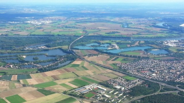 Eine Luftaufnahme vom Rhein und Altrhein
(Luftaufnahme 01)