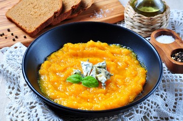 Pumpkin soup with blue cheese and olive oil