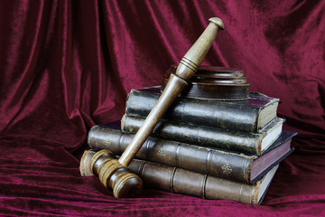 Fototapeta premium Wood gavel and stack of old books