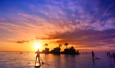 Abwaschbare Fototapete Bali Indonesien, schöner Meeresstrand bei Sonnenuntergang © Banana Republic