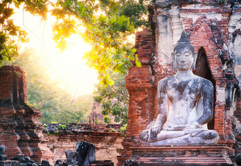 Buddha and sun light at Wat Mahathat
