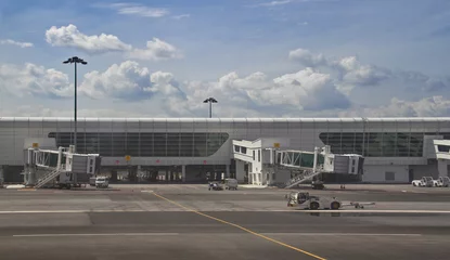 Papier Peint photo autocollant Aéroport Jetways attendant l& 39 arrivée d& 39 un avion à l& 39 aéroport