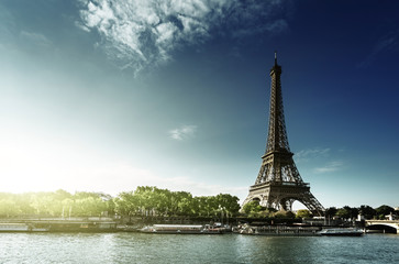 Fototapeta premium Seine in Paris with Eiffel tower in sunrise time