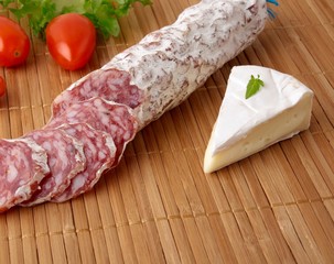 Salami camembert