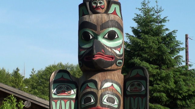 Tilting shot of a totem pole with Abraham Lincoln's statue on top
