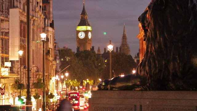 Panning time-lapse at Trafalgar Square featuring Big Ben in London