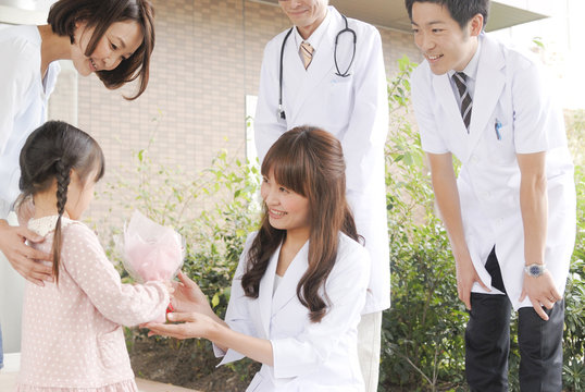 退院 の画像 2 772 件の Stock 写真 ベクターおよびビデオ Adobe Stock