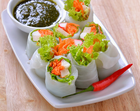 roll noodles with vegetable and sauce