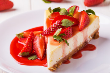 Delicious homemade cheesecake with strawberries