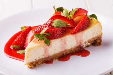 Delicious homemade cheesecake with strawberries