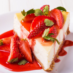 Delicious homemade cheesecake with strawberries