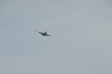 Flugzeug am Himmel