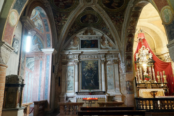 Fototapeta na wymiar Inside Chiesa di Santa Maria del Sasso