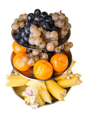 Fruit plate with grapes and bananas.