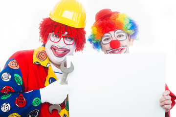 clowns mit schild für textfreiraum