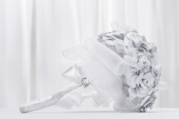 Fototapeta na wymiar Bridal bouquet of white roses