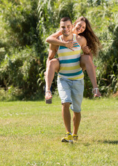Fototapeta premium Loving couple in the park