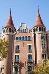 Fototapeta na wymiar Façade de l'immeuble casa de las punxas, Barcelone, Catalogne, Espagne