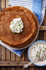 Obraz na płótnie Canvas Pancakes with chicken liver, top view