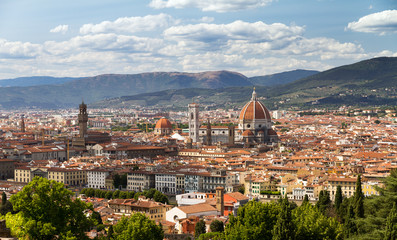 Fototapeta na wymiar Beautiful view over the city of Florence, Italy, with the Cathedral and the Palazzo Vecchio