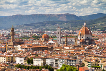 Fototapeta na wymiar Beautiful view over the city of Florence, Italy, with the Cathedral and the Palazzo Vecchio